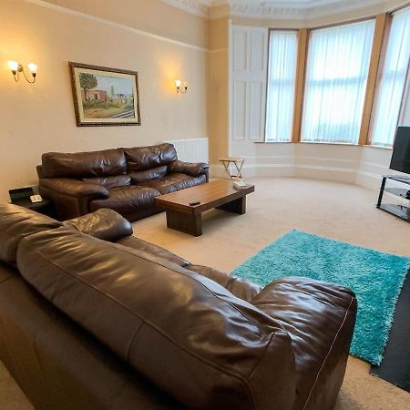 Large Glasgow South Family Home - Free Parking Dış mekan fotoğraf